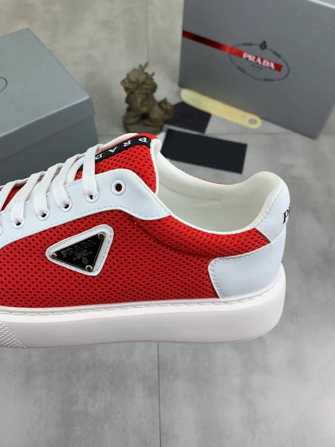 Men's shoes 💰P580💰 [New style] High version official website popular models are on the market, 🆘 Trendy brand (Prada) mainly promotes popular models, avant-garde and versatile fashion men's shoes private version mold opening, cowhide surface splicing 1:1.. Fashionable and simple, original imported cowhide lining cowhide feet; the atmosphere and personality are more fashionable, eye-catching and pursuing class. It will subvert the old idea and be a must-have for fashion trendsetters with you! Must keep it for yourself! Tall and comfortable, large and low, high-end quality workmanship. Size: 38-44 6️⃣colors available.